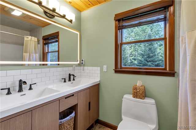 7542 Back Creek Road, Boston, NY 14075