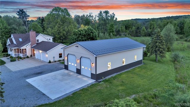 7542 Back Creek Road, Boston, NY 14075