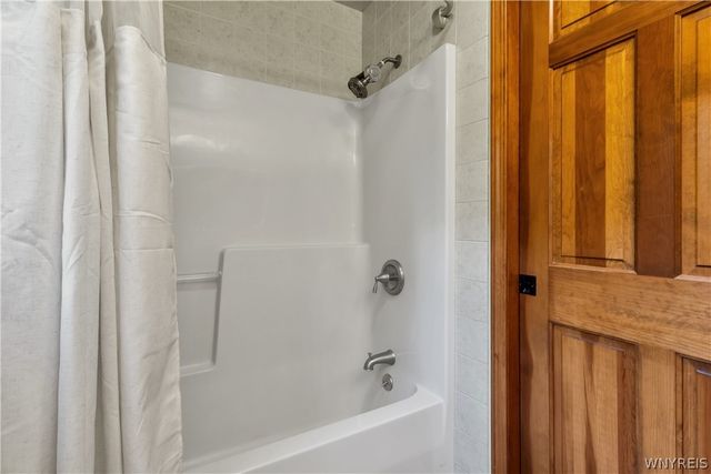 7542 Back Creek Road, Boston, NY 14075
