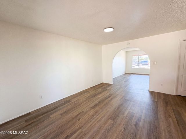 2704 S Lands End Road, Tucson, AZ 85713
