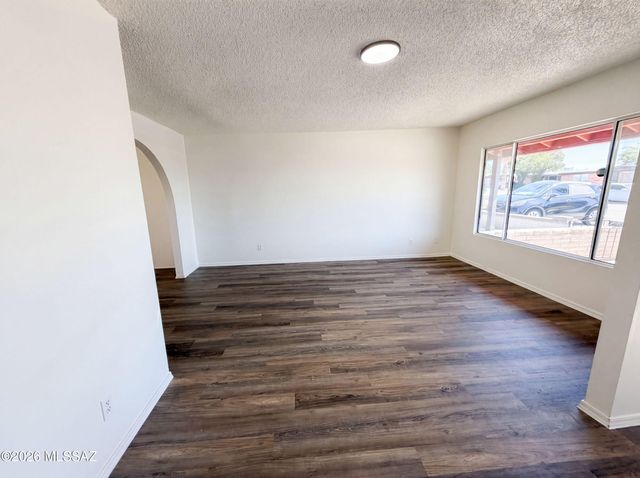 2704 S Lands End Road, Tucson, AZ 85713