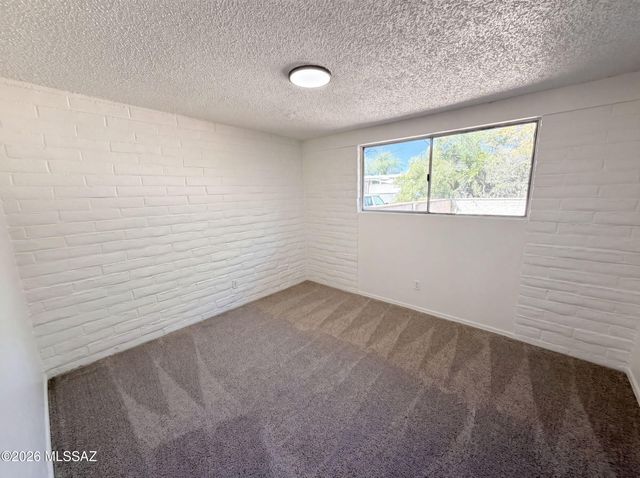 2704 S Lands End Road, Tucson, AZ 85713