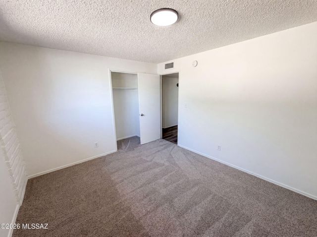 2704 S Lands End Road, Tucson, AZ 85713