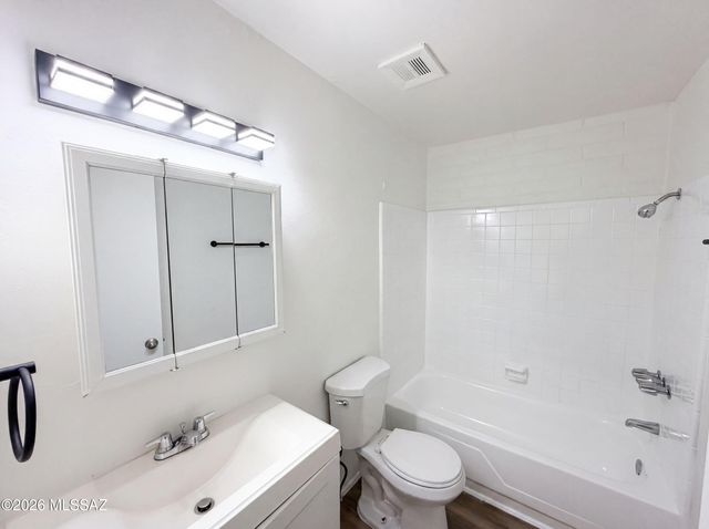 2704 S Lands End Road, Tucson, AZ 85713