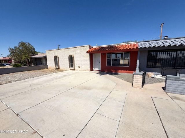 2704 S Lands End Road, Tucson, AZ 85713