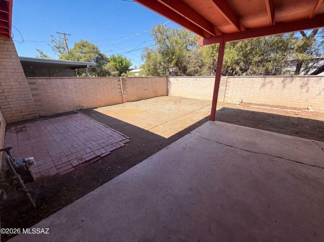 2704 S Lands End Road, Tucson, AZ 85713