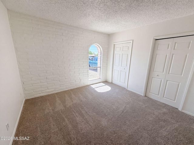2704 S Lands End Road, Tucson, AZ 85713