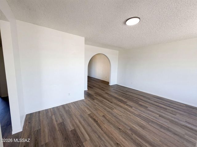 2704 S Lands End Road, Tucson, AZ 85713
