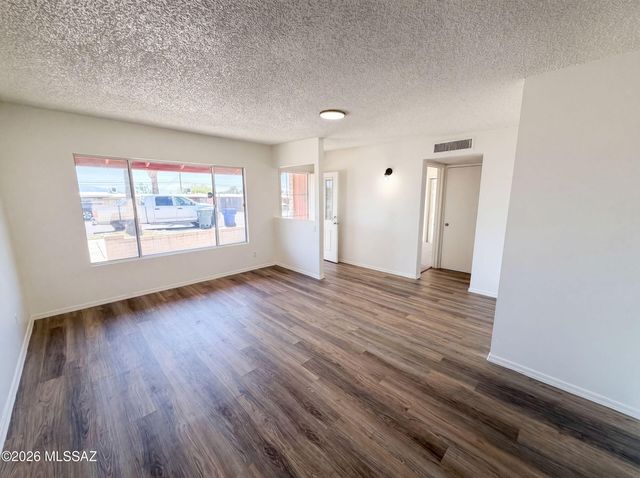 2704 S Lands End Road, Tucson, AZ 85713