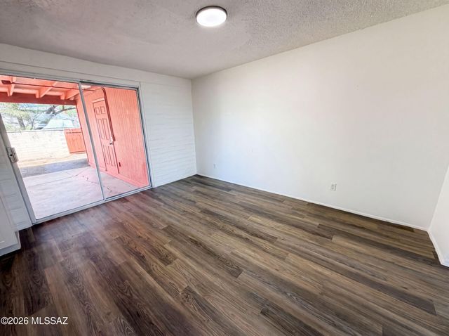 2704 S Lands End Road, Tucson, AZ 85713