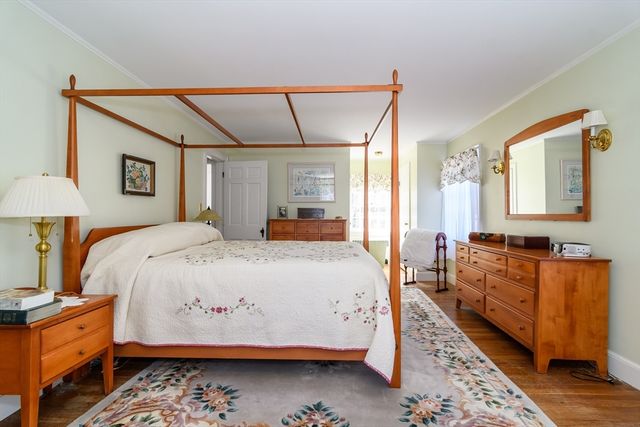 786 Boston Post Rd, Weston, MA 02493