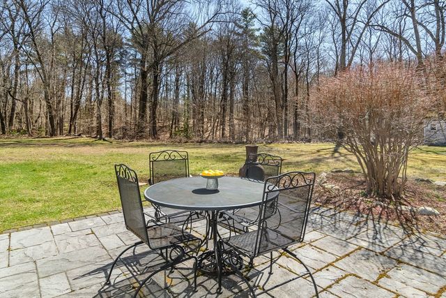 786 Boston Post Rd, Weston, MA 02493