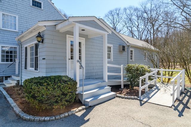 786 Boston Post Rd, Weston, MA 02493
