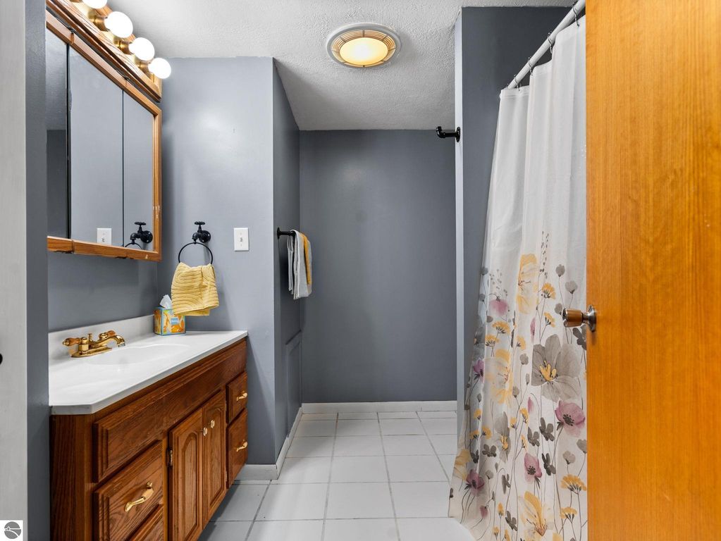 Image 18 of property listing at 4972 E Shore Drive, Kalkaska, MI 49646