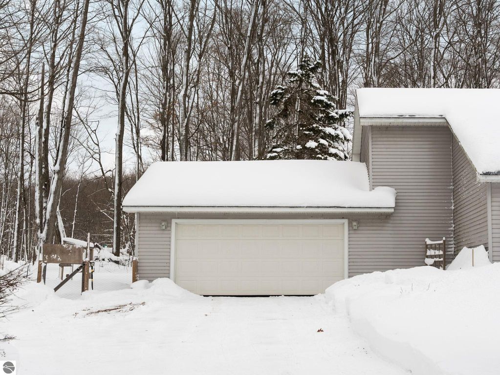 Image 21 of property listing at 4972 E Shore Drive, Kalkaska, MI 49646