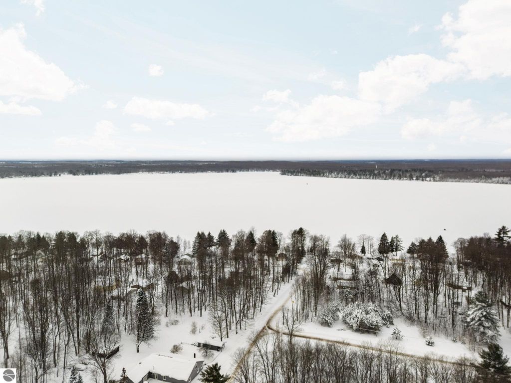 Image 26 of property listing at 4972 E Shore Drive, Kalkaska, MI 49646
