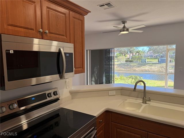 1376 Weeping Willow CT, Cape Coral, FL 33909