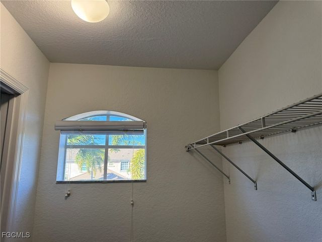 1376 Weeping Willow CT, Cape Coral, FL 33909