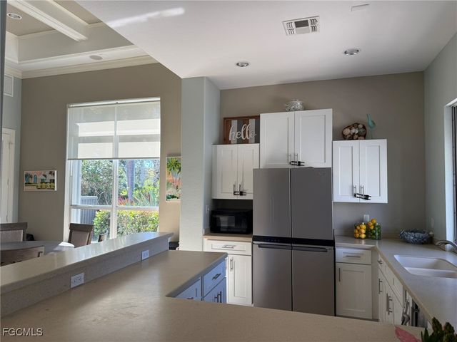 1376 Weeping Willow CT, Cape Coral, FL 33909