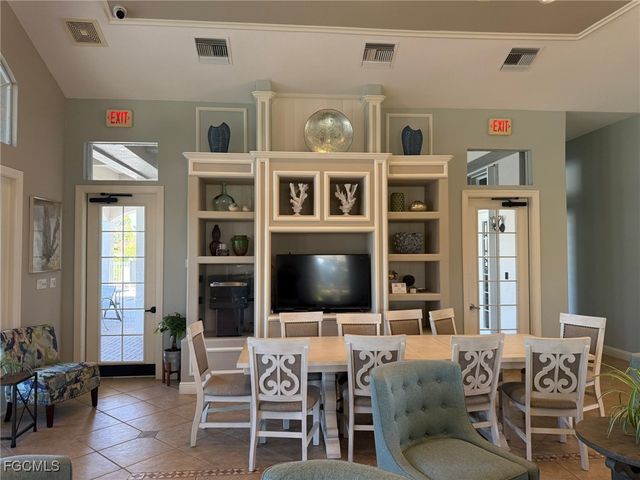 1376 Weeping Willow CT, Cape Coral, FL 33909