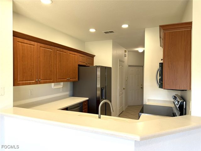 1376 Weeping Willow CT, Cape Coral, FL 33909