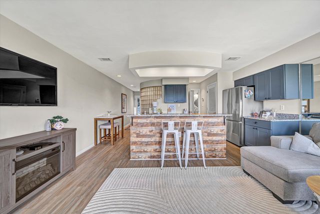 71 Waterside Cir Apt D8, Moneta, VA 24121