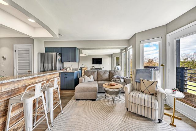 71 Waterside Cir Apt D8, Moneta, VA 24121