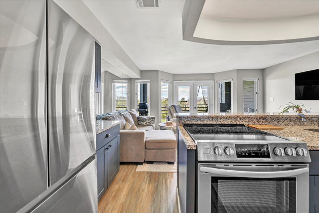 71 Waterside Cir Apt D8, Moneta, VA 24121