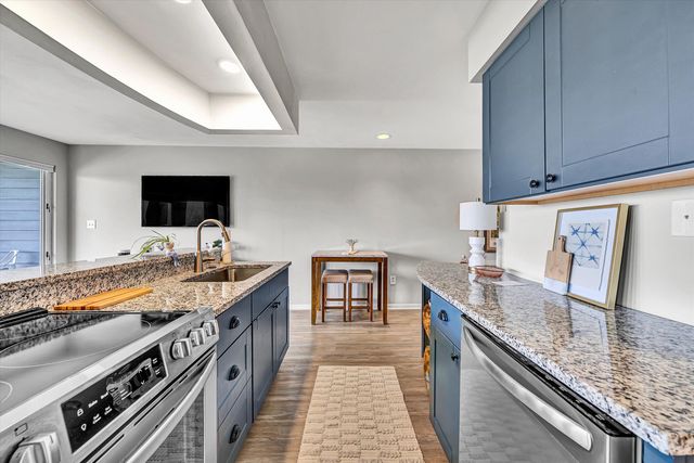 71 Waterside Cir Apt D8, Moneta, VA 24121