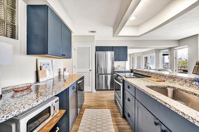 71 Waterside Cir Apt D8, Moneta, VA 24121