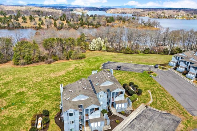 71 Waterside Cir Apt D8, Moneta, VA 24121