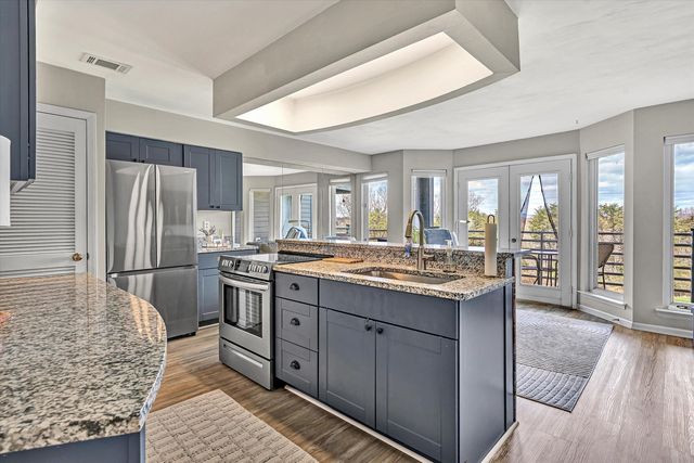 71 Waterside Cir Apt D8, Moneta, VA 24121