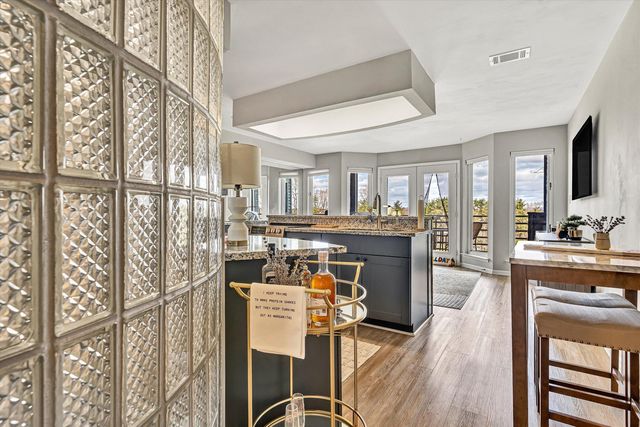 71 Waterside Cir Apt D8, Moneta, VA 24121