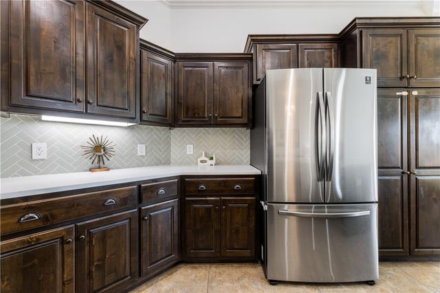 5701 S 66th Street, Cave Springs, AR 72718