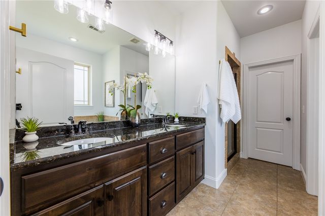 5701 S 66th Street, Cave Springs, AR 72718
