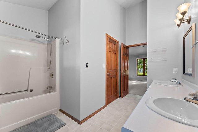 1610 KING OF ARMS DRIVE, Green Bay, WI 54313