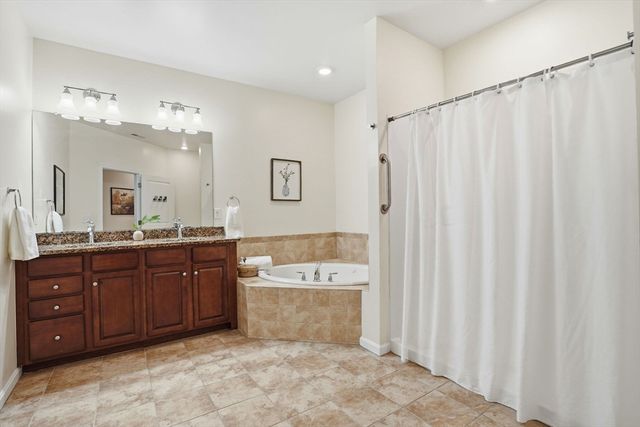 13 Morgan Drive 109, Natick, MA 01760