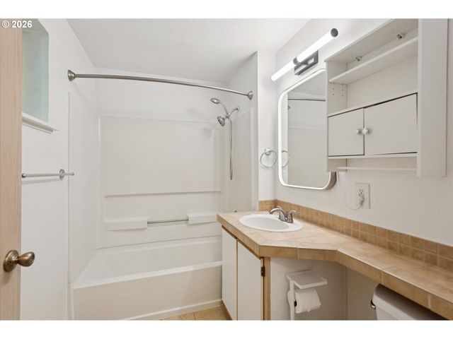 17618 Nw SPRINGVILLE Rd, Portland, OR 97229
