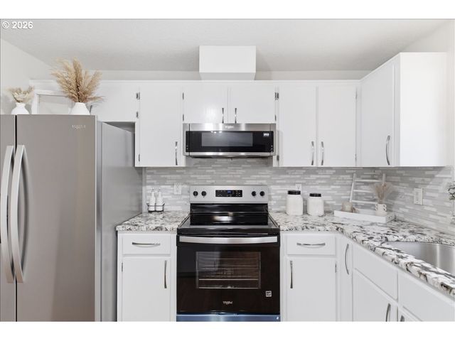 965 SAGRADA Cir, Keizer, OR 97303