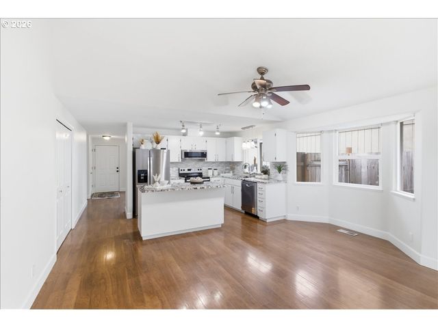 965 SAGRADA Cir, Keizer, OR 97303