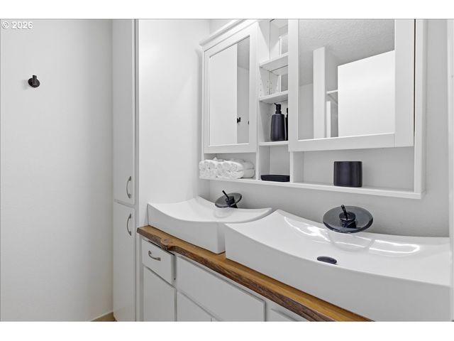 965 SAGRADA Cir, Keizer, OR 97303