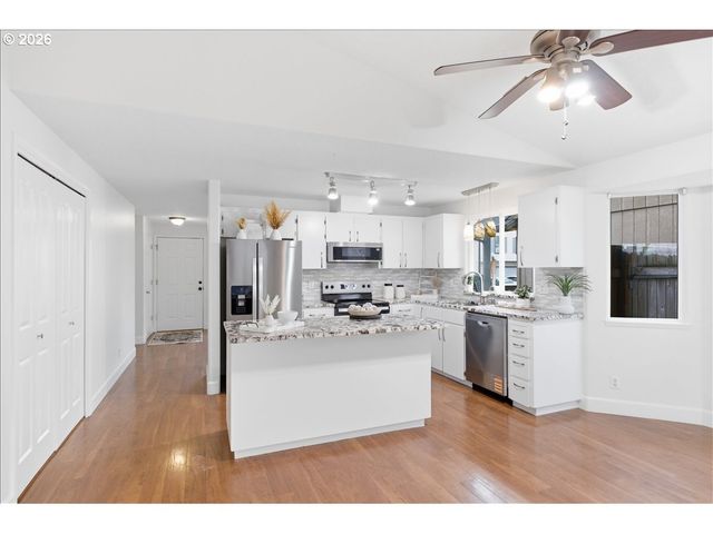 965 SAGRADA Cir, Keizer, OR 97303