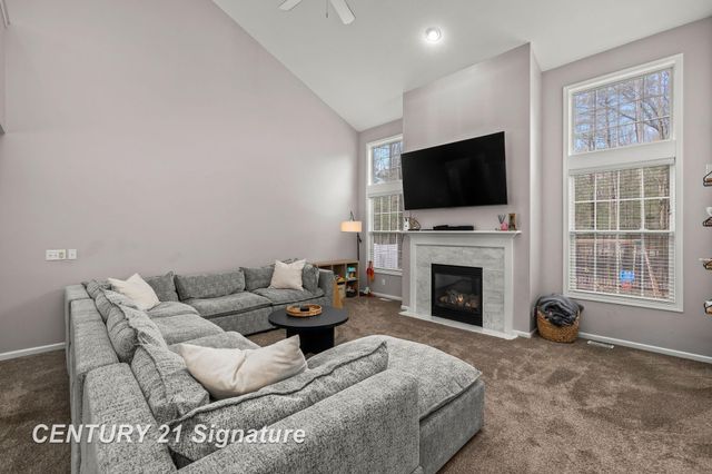 3911 Aspen Way, Midland, MI 48642