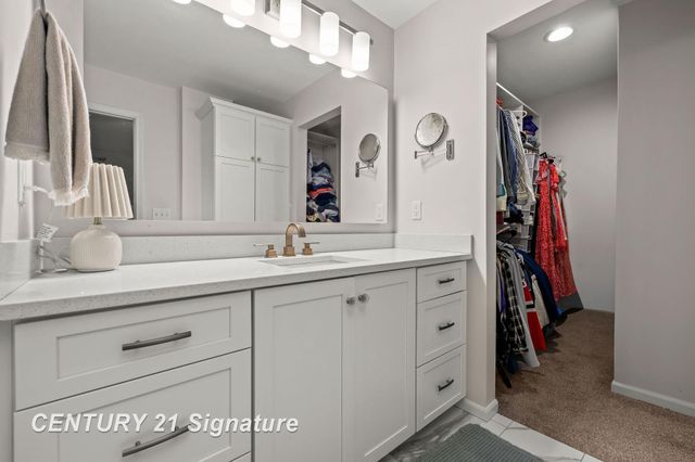 3911 Aspen Way, Midland, MI 48642