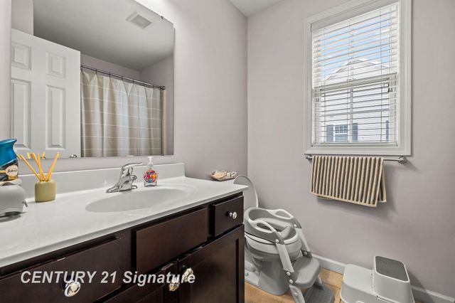 3911 Aspen Way, Midland, MI 48642