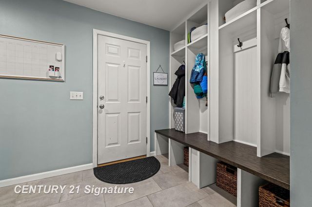 3911 Aspen Way, Midland, MI 48642