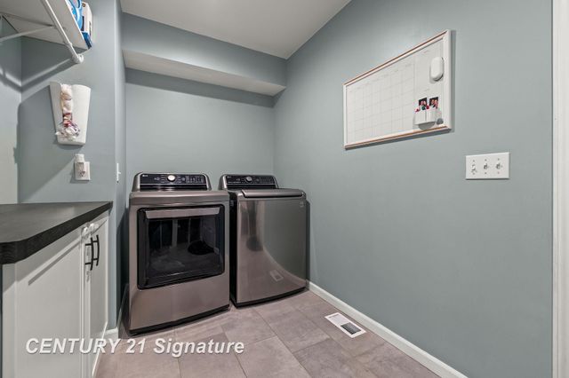 3911 Aspen Way, Midland, MI 48642