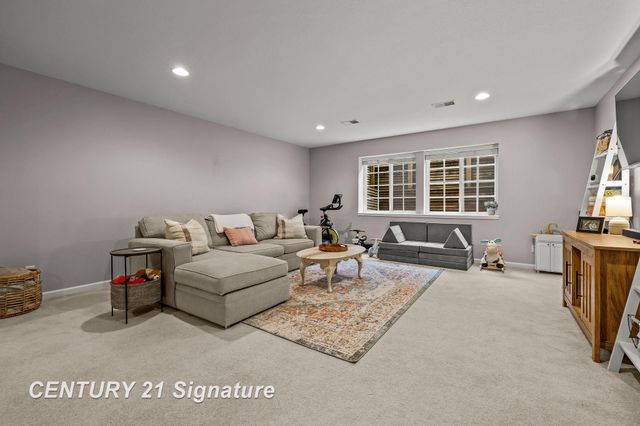 3911 Aspen Way, Midland, MI 48642