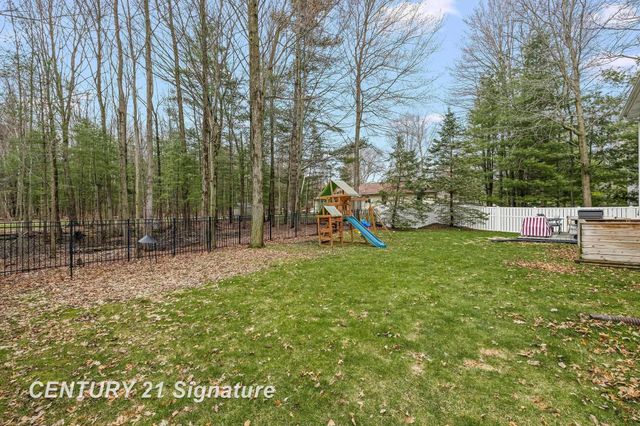 3911 Aspen Way, Midland, MI 48642
