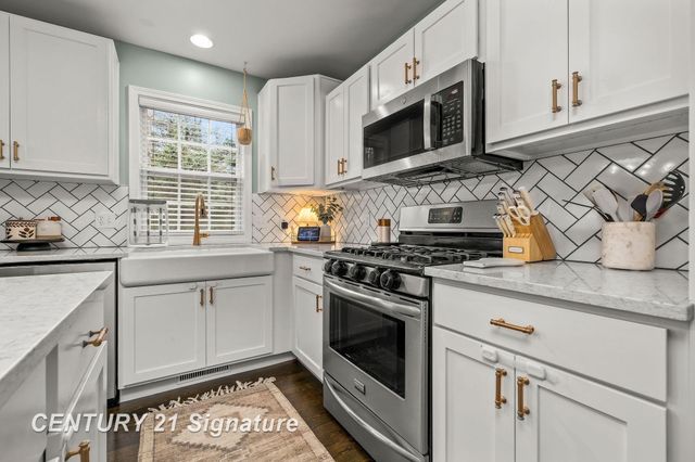 3911 Aspen Way, Midland, MI 48642
